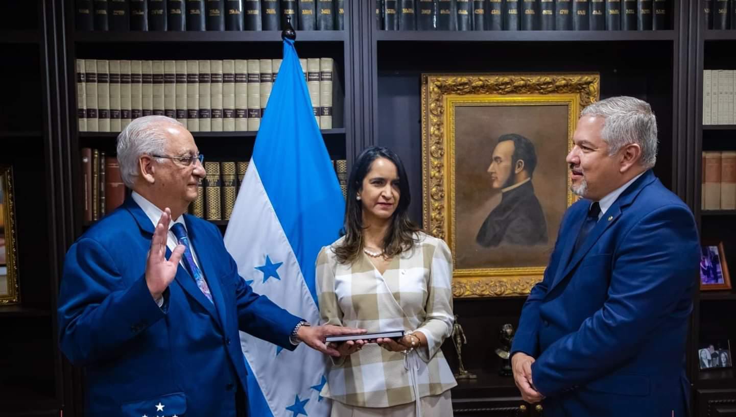 Canciller Reina juramentó a Francisco Herrera como nuevo Embajador de Honduras ante el Estado de Kuwait